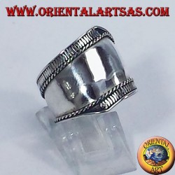 Anillo de plata de banda ancha, Bali con líneas asimétricas