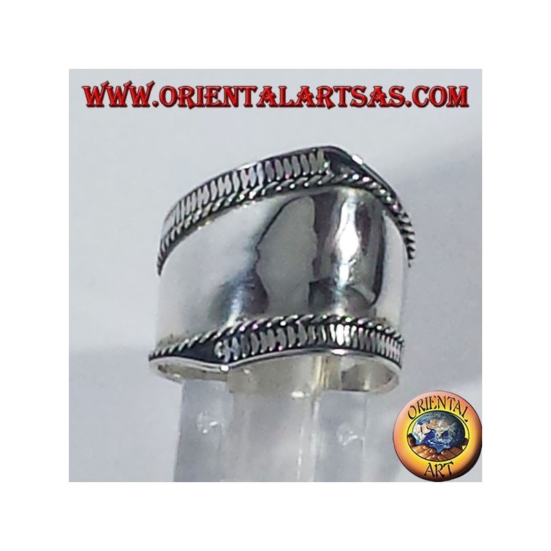 Anillo de plata de banda ancha, Bali con líneas asimétricas