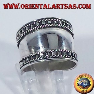 Anello fascia larga in argento, Bali con bordi a scala