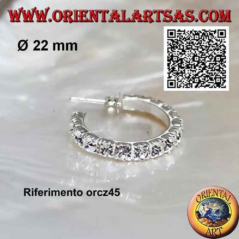 Orecchino in argento, cerchio di zirconi bianchi a tre quarti con chiusura a farfallina (22 mm)