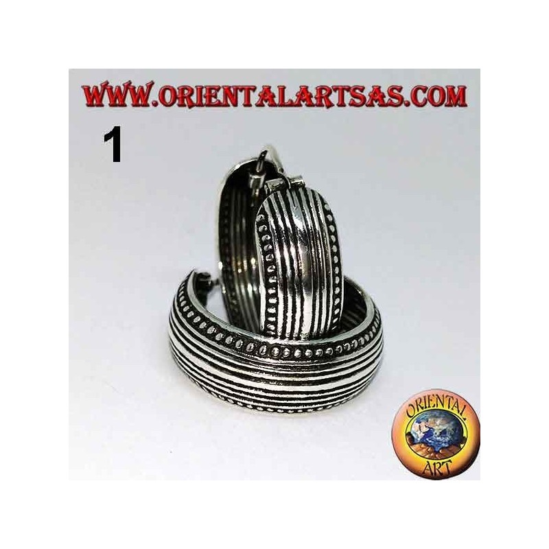 20 mm gemeißelte breite abgerundete Creolen aus Silber (1)