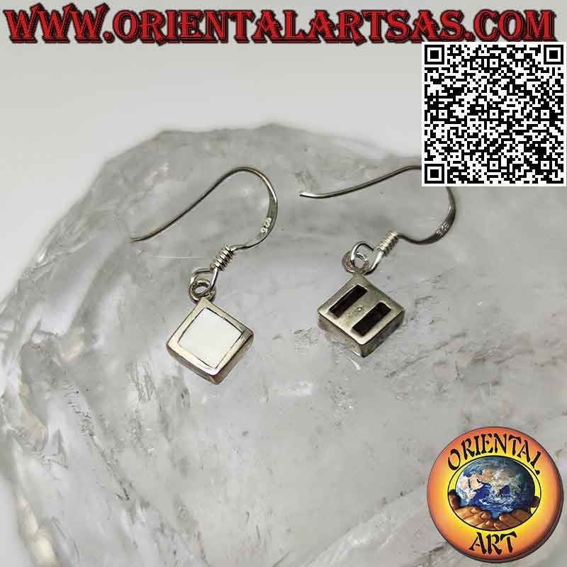 Pendientes de plata con cierre de nácar romboidal cuadrado en montura lisa