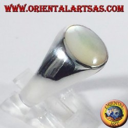 silver ring with mother of pearl round