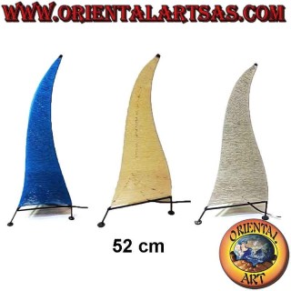 Lampada da tavolo etnica, "piramide sinuosa" a base triangolare con fili di cotone arrotolati, da 52 cm