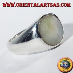 silver ring with mother of pearl round