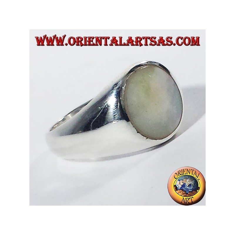 silver ring with mother of pearl round