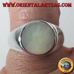 silver ring with mother of pearl round