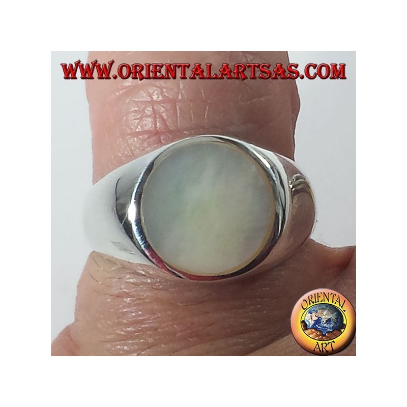 silver ring with mother of pearl round