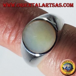 silver ring with mother of pearl round