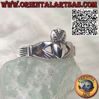 Anillo de plata Irish Claddagh (Amor lealtad y amistad) con "V" en la corona