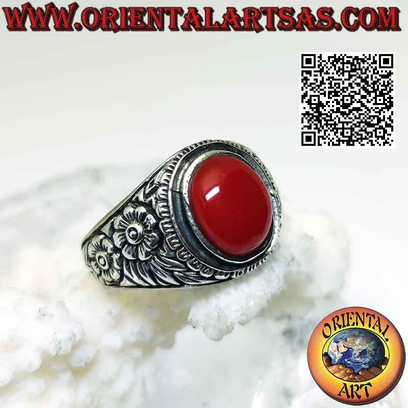 Silver ring with oval cabochon carnelian and double flower engraved in relief on the sides