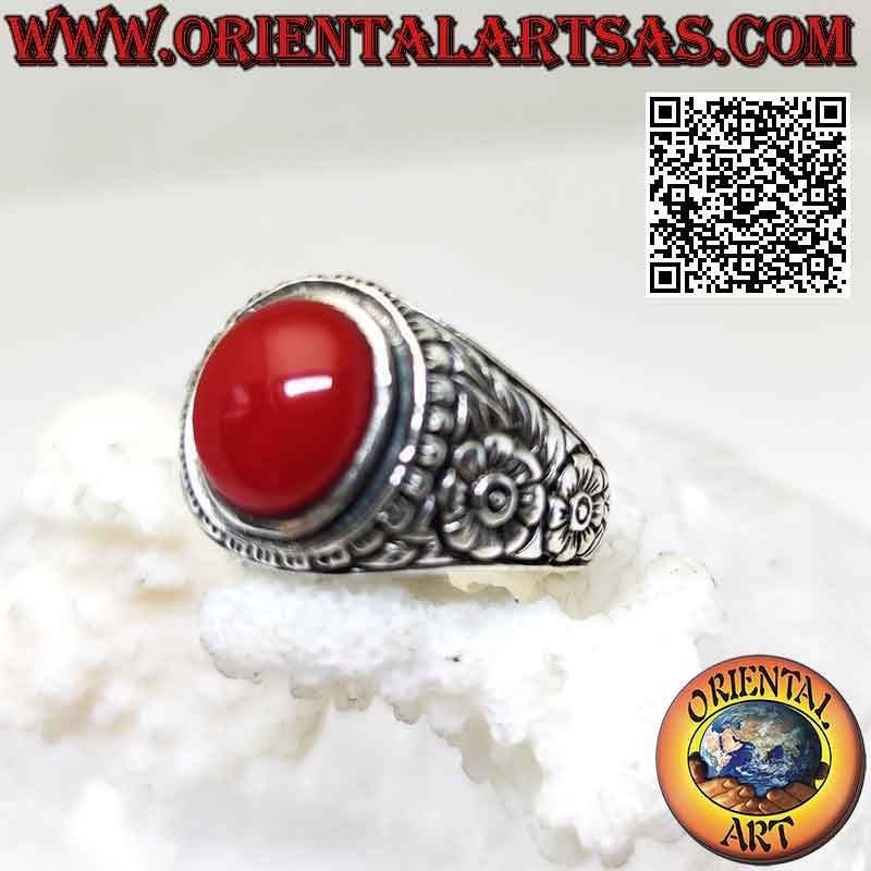 Silver ring with oval cabochon carnelian and double flower engraved in relief on the sides