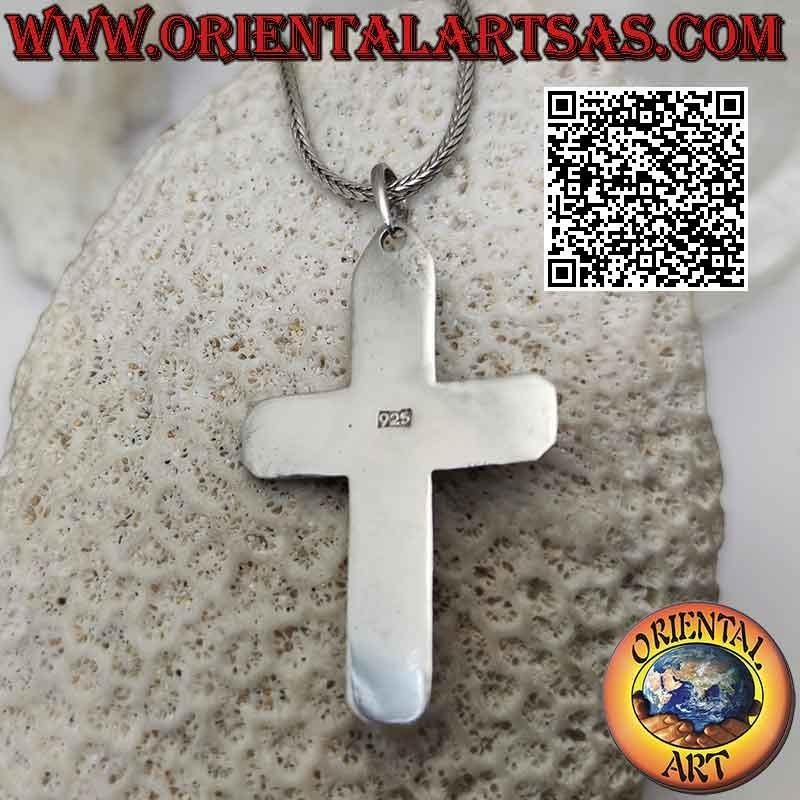 Colgante cruz latina de plata con piedra luna redonda central y adornos hechos a mano