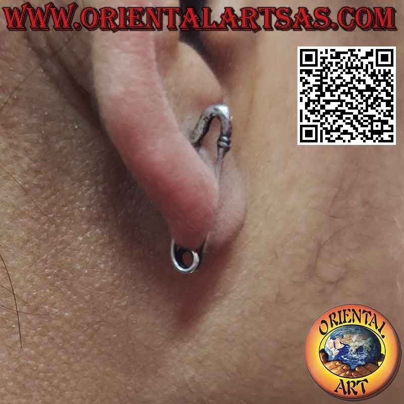 Boucle d'oreille en argent "spéciale", l'épingle à nourrice