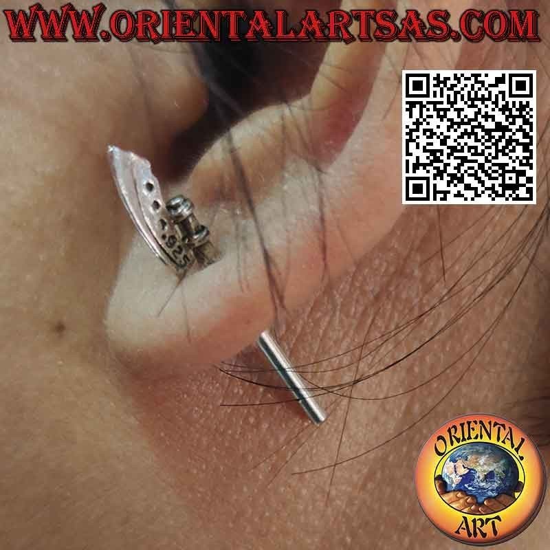 Orecchino in argento "speciale", l'ascia