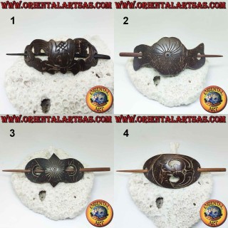 Fermacapelli con spillone in cocco intagliato, vari modelli (2)