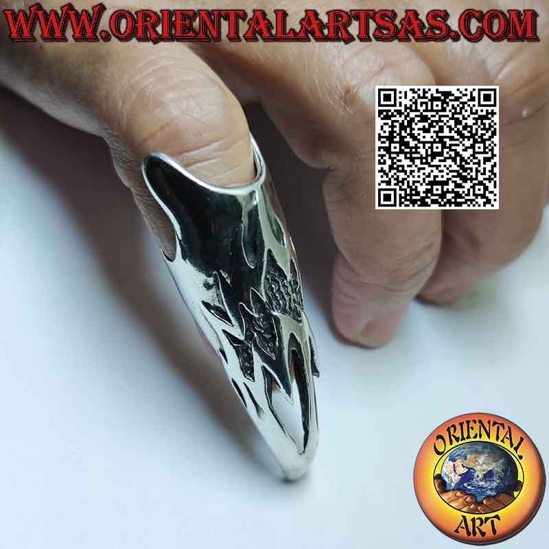 Anillo cubre clavos garra de plata con bajorrelieve y decoración perforada (ajustable)