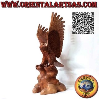 Steinadler-Skulptur mit ausgebreiteten Flügeln, die auf dem 80 cm hohen Vorgebirge aus Suarholz steht