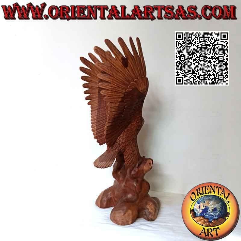 Sculpture d'aigle royal aux ailes déployées debout sur le promontoire en bois de suar de 80 cm