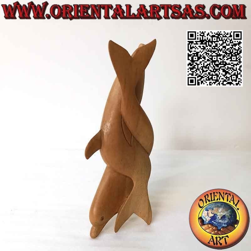 Escultura de una pareja de delfines entrelazados en madera de hibisco de 20 cm