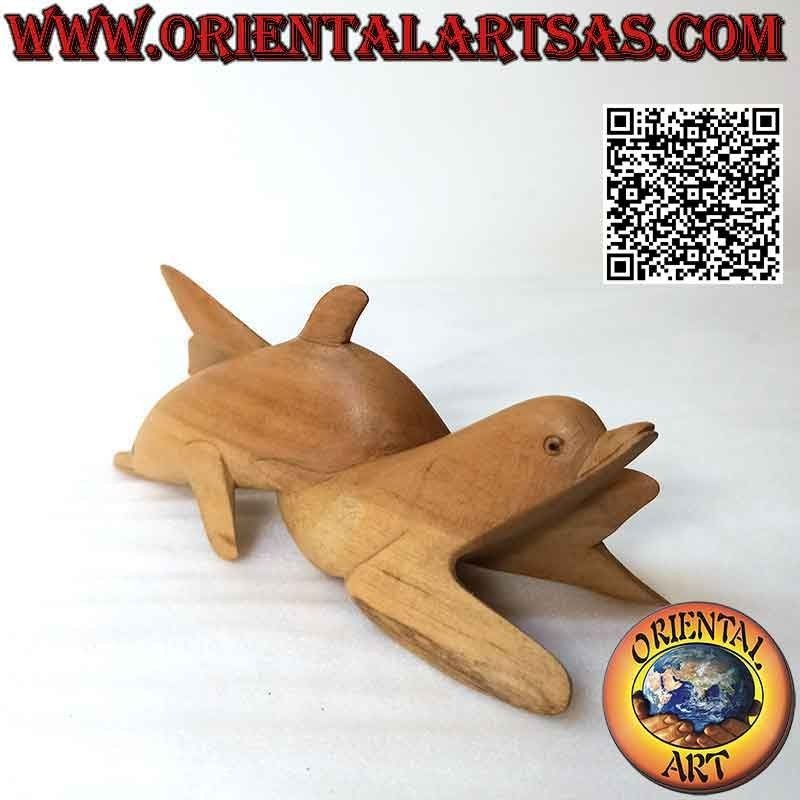 Sculpture d'un couple de dauphins entrelacés en bois d'hibiscus de 20 cm