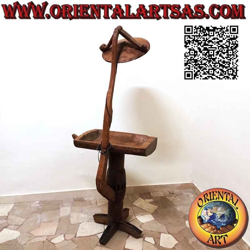 Lampadaire à capuchon avec table attachée faite avec d'anciens moyeux de wagon en bois massif