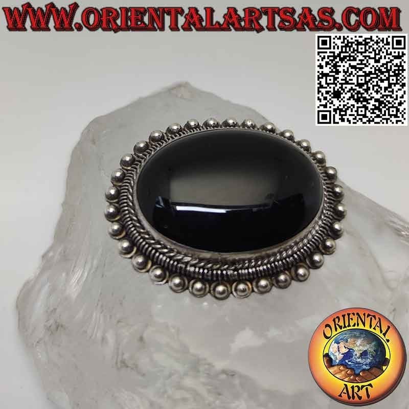 Spilla in argento 925 ‰ con onice ovale grande cabochon contornata da intreccio, anellini e palline