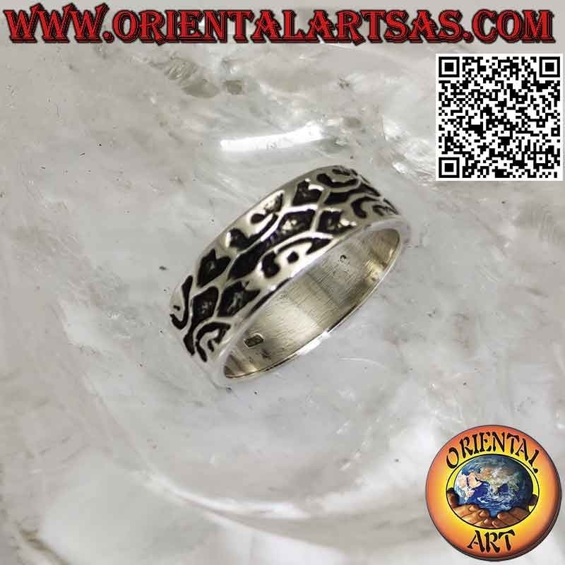 Anello in argento a fascia lavorata, decoro maori complesso inciso