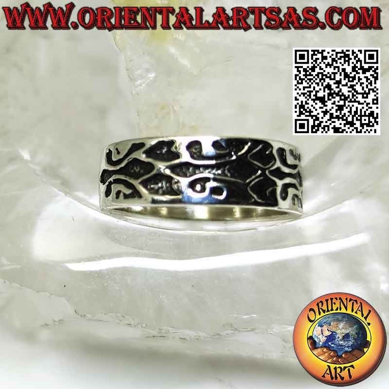 Silberring mit gearbeitetem Band, aufwändiger Maori-Gravur