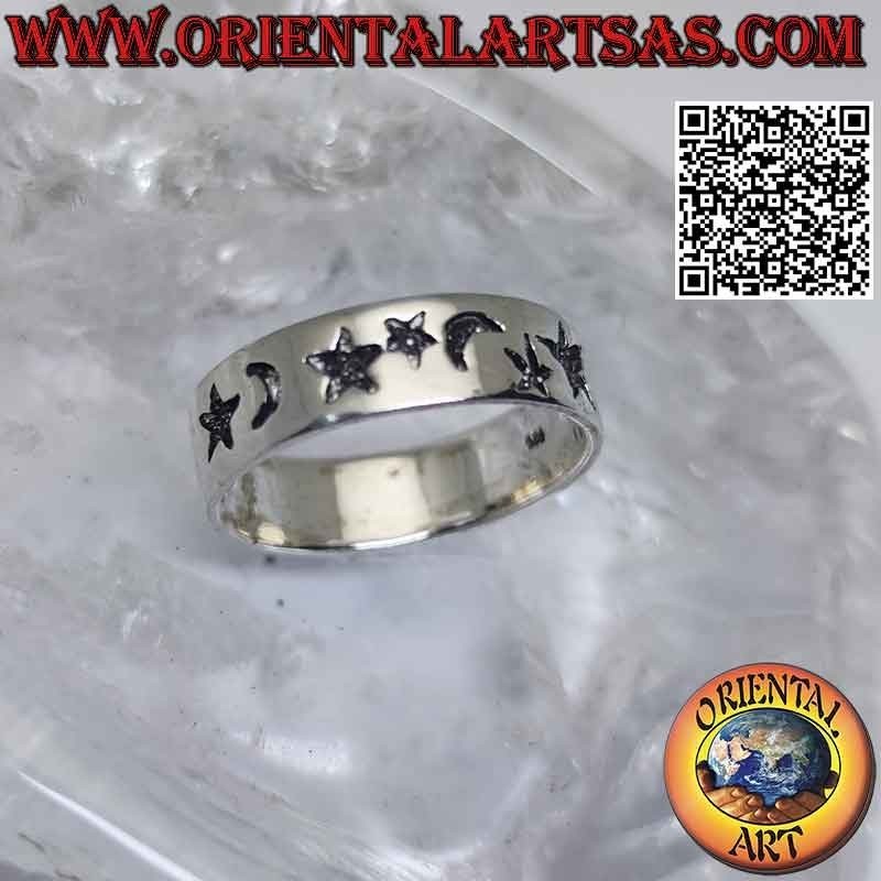 Silver band ring worked with moon and star alternating with deep engraving