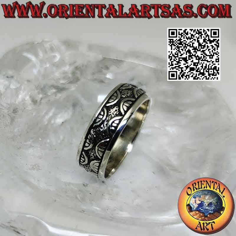 Anillo de plata con banda trabajada, decoración grabada "amanecer y atardecer"
