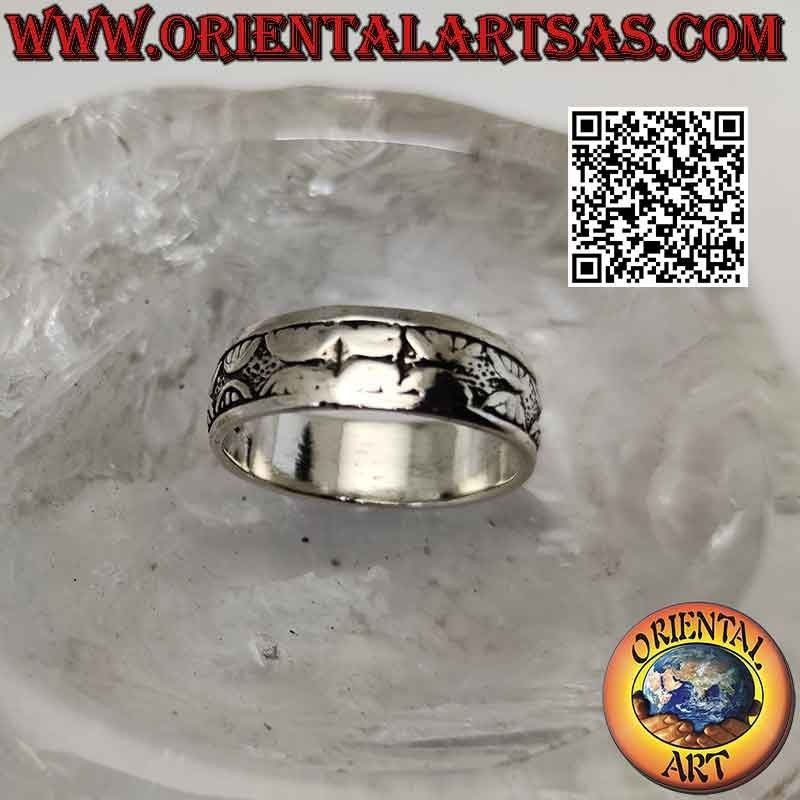 Bague en argent avec bande travaillée, décor gravé "lever et coucher du soleil"