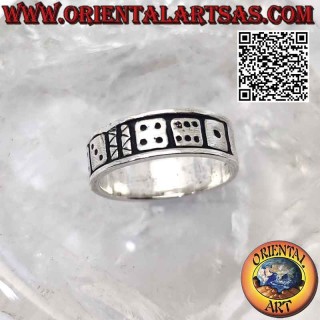 Bague en argent avec bande lisse avec les 6 faces du coin gravées
