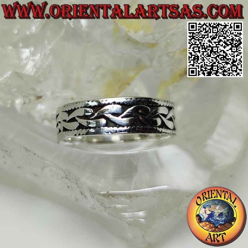 Silberring mit gearbeitetem Band, surreale Flachreliefkette
