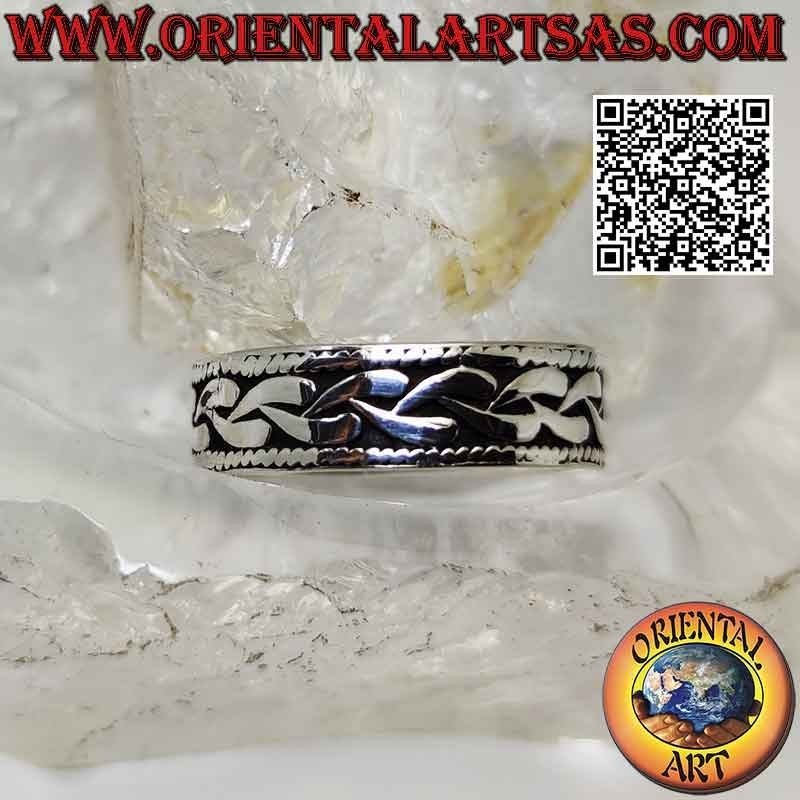 Bague en argent avec bande travaillée, chaîne plate surréaliste en bas-relief