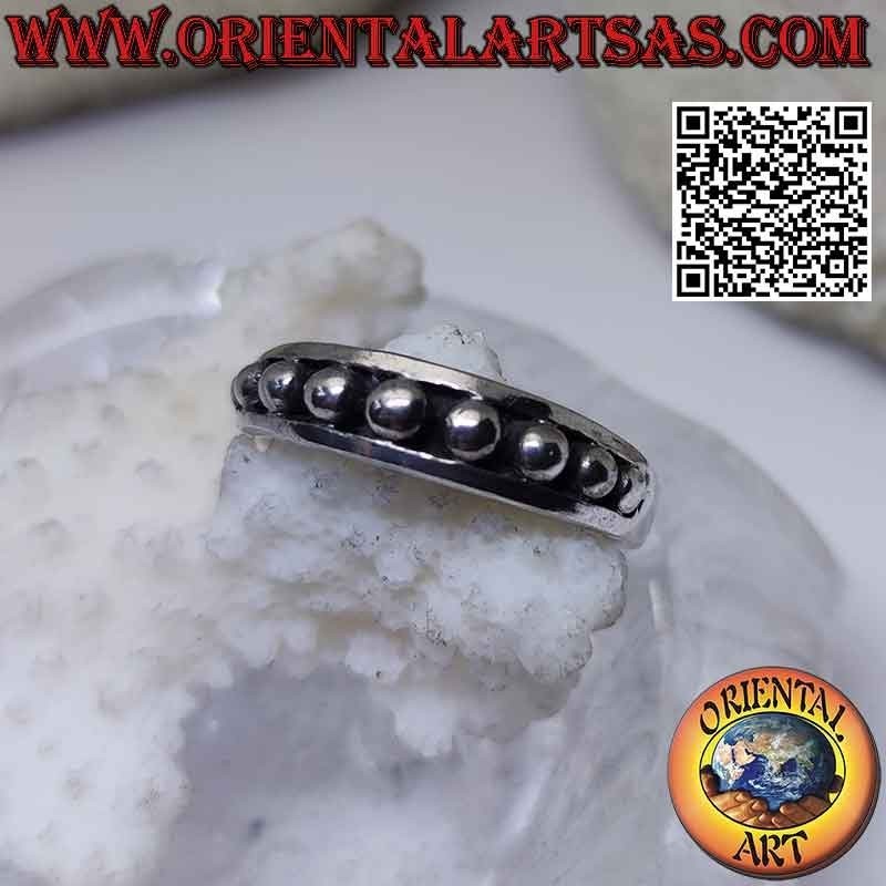 Anillo de plata con banda creciente con bolas lisas en alto relieve