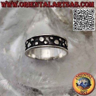 Bague en argent travaillée de disques lisses en bas-relief