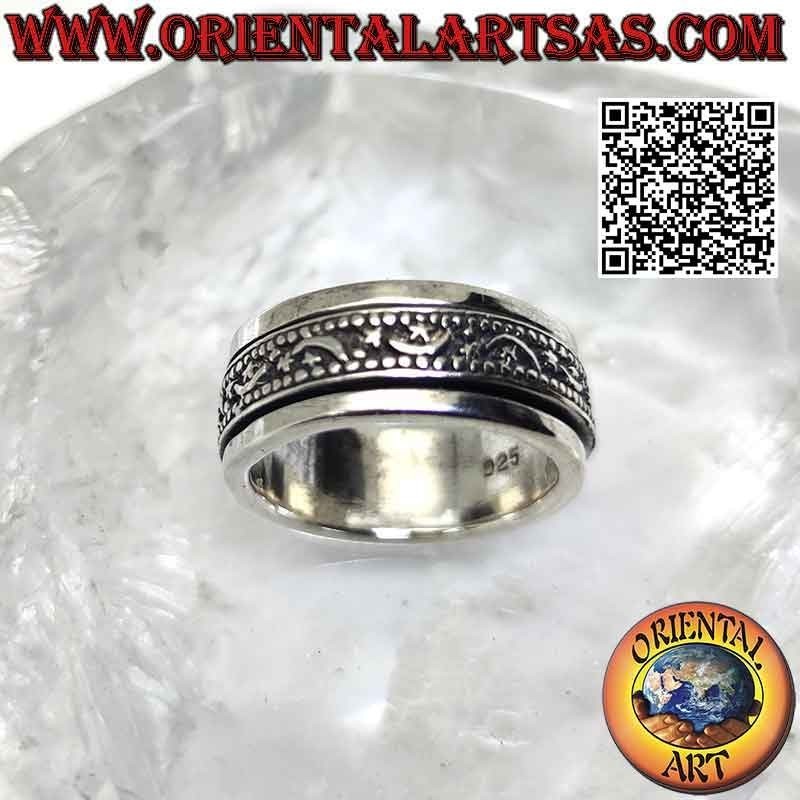 Anello in argento a fascia antistress, lune e stelle alternate a bassorilievo