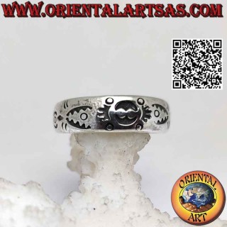 Anello in argento a fascia lavorata con decoro marittimo Maori inciso