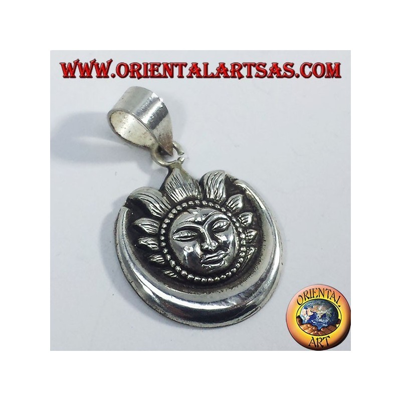 Colgante de plata de la luna del sol de Nepal