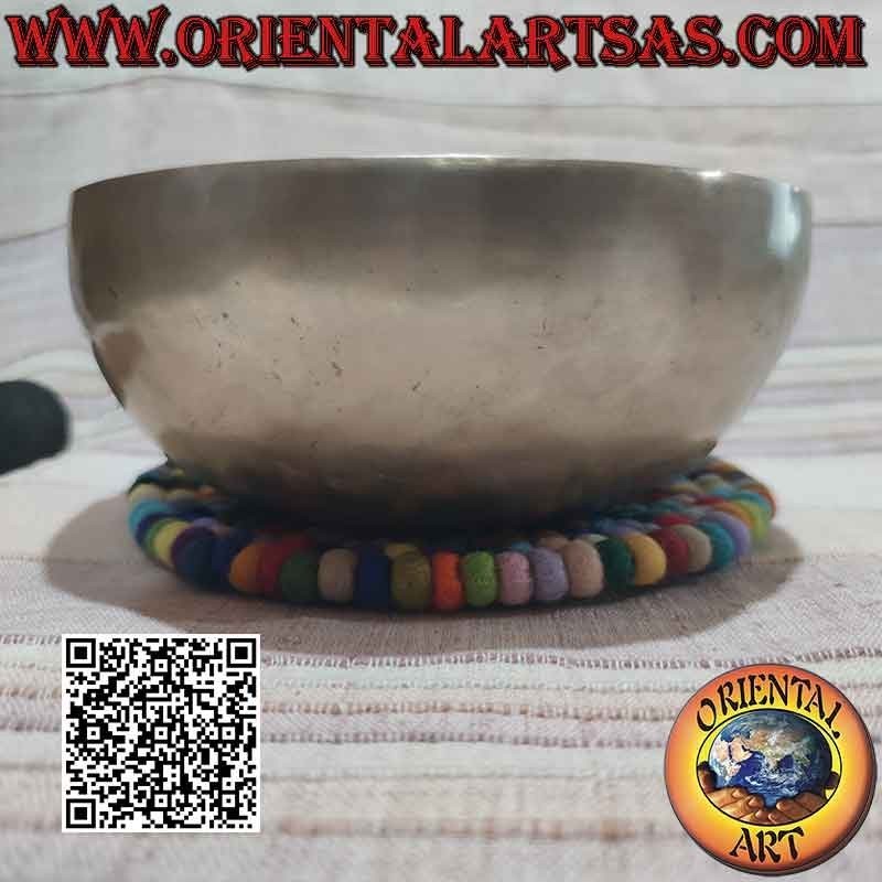 Campana tibetana hecha a mano de una aleación de siete metales de 23 cm Ø con badajo