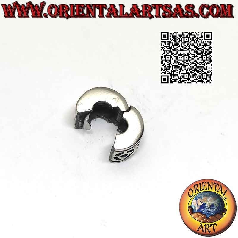 925 ‰ silver clip for charms bracelet, smooth with circular bas-relief geometric pattern