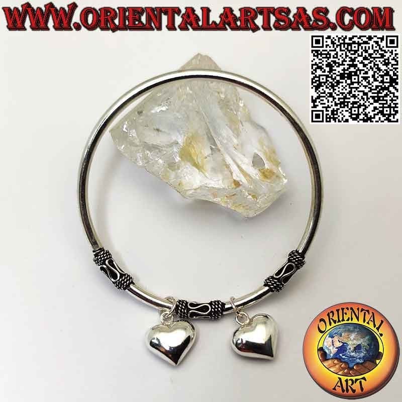 Charms-Armband aus 925 ‰ Silber, steif und glatt mit drei festen Serpentin-Zwischenstücken und zwei abgerundeten Herzen