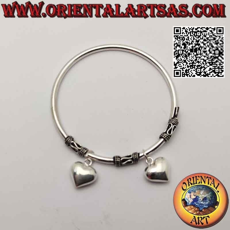 Bracelet charms en argent 925‰, rigide et lisse avec trois entretoises serpentines fixes et deux coeurs arrondis
