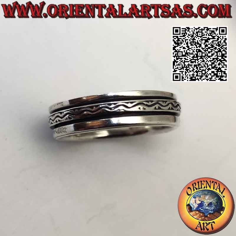 Silberring mit Antistressband, Wellenlinie und gravierten Verzierungen