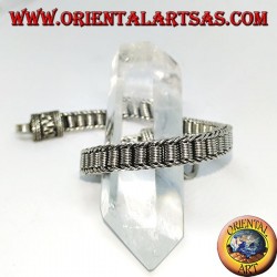 Bracelet plat en argent avec spirales centrales