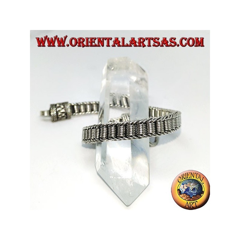 Bracelet plat en argent avec spirales centrales