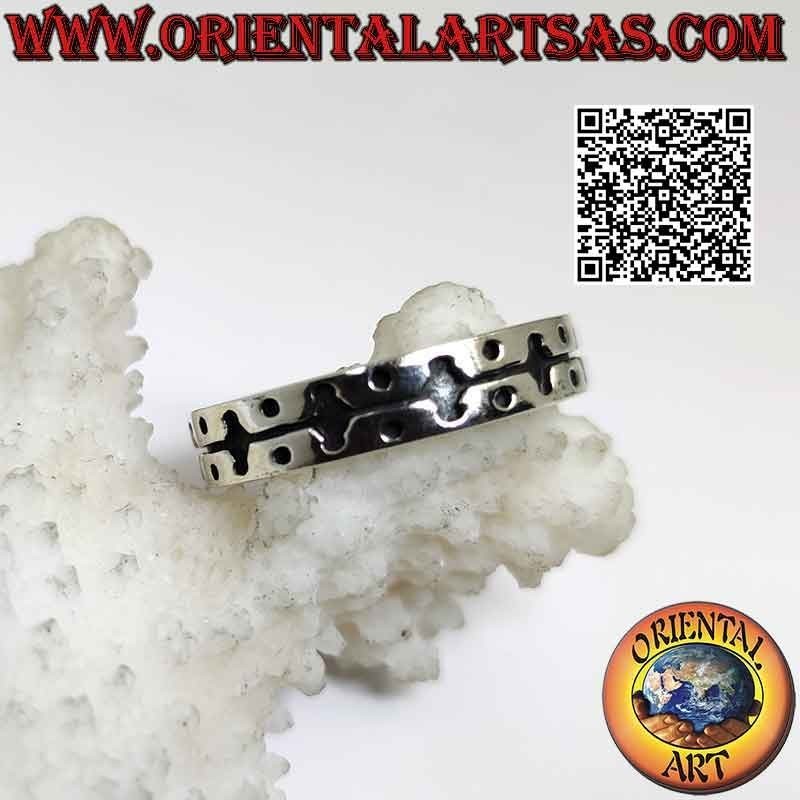 Silver ring with a worked band with an engraved decoration of rhombuses joined by a line and balls on the four corners