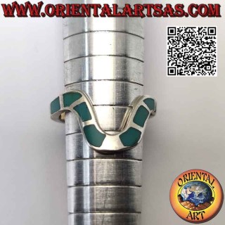 Anillo grande de plata con onda central e inserciones de turquesa