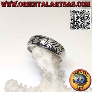 Silver band ring worked with engraved Maori erotic decoration